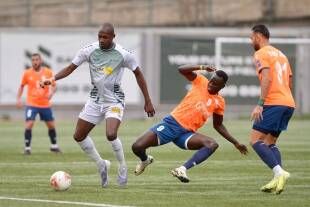 فوز الانصار على الحكمة 2-0 في دوري كرة القدم فوز الانصار على الحكمة 2-0 في دوري كرة القدم