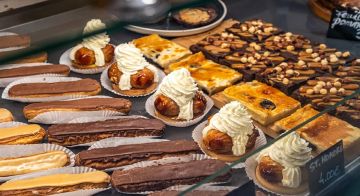 الأسباب الحقيقية وراء الرغبة بتناول الحلويات الأسباب الحقيقية وراء الرغبة بتناول الحلويات