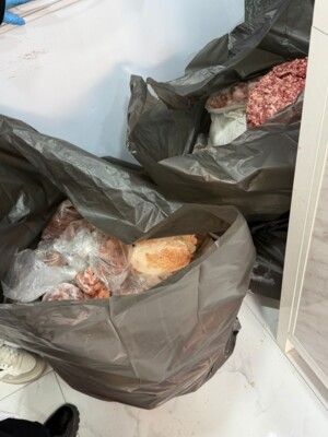 المفرزة الصحية في بلدية حارة حريك تقوم بتلف كمية من اللحوم مخزنة بطريقة غير صحيحة