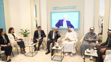 سلام بحث مع رئيس مؤسسة الموانئ والجمارك والمنطقة الحرة في دبي بسبل التعاون