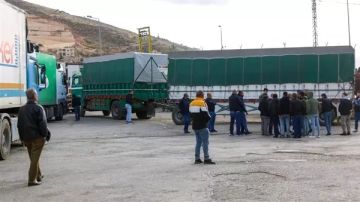 اجتماع في جديدة بين المسؤولين اللبنانيين والسوريين لمتابعة ملف الشاحنات اجتماع في جديدة بين المسؤولين اللبنانيين والسوريين لمتابعة ملف الشاحنات