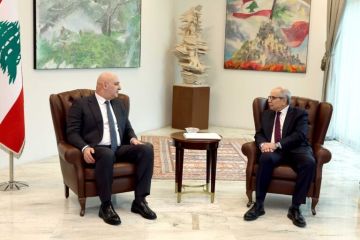 رئيس الجمهورية ترأس جلسة مجلس الوزراء في قصر بعبدا: إعطاء الموظفين بكافة اسلاكهم والمتعاقدين 6 رواتب إضافية مع كامل متمماتها للعسكريين رئيس الجمهورية ترأس جلسة مجلس الوزراء في قصر بعبدا: إعطاء الموظفين بكافة اسلاكهم والمتعاقدين 6 رواتب إضافية مع كامل متمماتها للعسكريين