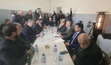 إتفاق لبناني- سوري يعيد فتح معبر المصنع مؤقتا: آلية مؤقتة لتنظيم حركة الشاحنات وحل أزمة الخسائر