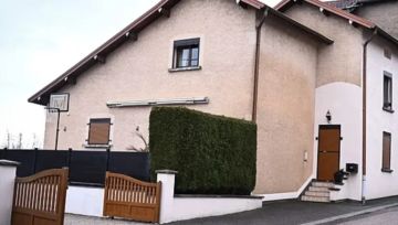 العثور على رضيعين مجمدين في الثلاجة وأم لتسعة أولاد في دائرة الاتهام