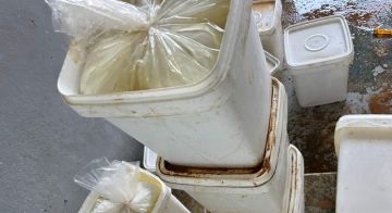 بالفيديو مصادرة كمية كبيرة من الأجبان الملوثة في مستودع بالجديدة المتن