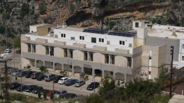 فضيحة تهز أروقة مستشفى... بطلها طبيب وابنه!