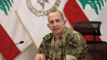 بالفيديو: قائد الجيش في السعودية!