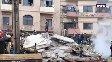 عناق جثتين.. تحت الأنقاض! عناق جثتين.. تحت الأنقاض!