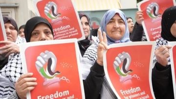 اعتصام فلسطيني أمام مقر اللجنة الدولية للصليب الأحمر في بيروت للمطالبة بتحرك دولي لقضية الأسرى