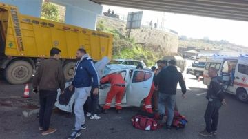 حادث سير مروع على الأوتوستراد الساحلي عند أول الدامور تحت جسر منطقة (مديار) ووقوع عدد من الإصابات