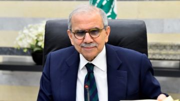 سلام يترأس في هذه الأثناء جلسة لمجلس الوزراء في السراي الحكومي سلام يترأس في هذه الأثناء جلسة لمجلس الوزراء في السراي الحكومي