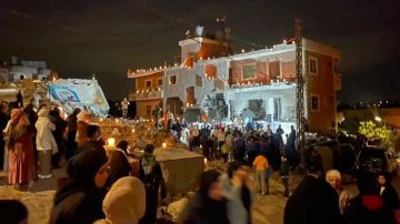 شموع فوق الركام وهتافات صمود في كفرتبنيت وسط استنكار لتلكؤ الدولة