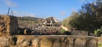 مراسلنا: إسرائيل تقصف منزلا مأهولا في بليدا ثم تدمره ببراميل متفجرة مراسلنا: إسرائيل تقصف منزلا مأهولا في بليدا ثم تدمره ببراميل متفجرة