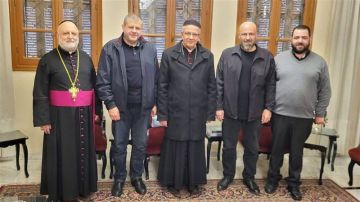 وفد من حزب الله زار المطران مارون العمار مهنئا بعيد مار مارون