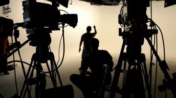 اللبناني محطوط عجنب.. ممثلة قديرة تتحدث عن تقاضي نجوم سوريا أجورا أعلى من نجوم لبنان (فيديو)