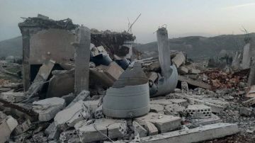 بعد ارتقاء شهيد في رب ثلاثين.. العدو يفجر منزلا في البلدة ويلقي قنابل على قرى حدودية