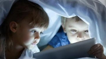 اختفاء طفل بسبب الـ Reels: الشاشات تهدد نمو الأطفال!