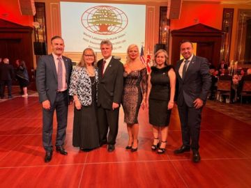 الجمعية اللبنانية الأميركية للديمقراطية شاركت في عشاء الجامعة اللبنانية الثقافية لتكريم رجل الأعمال اللبناني نجاد فارس