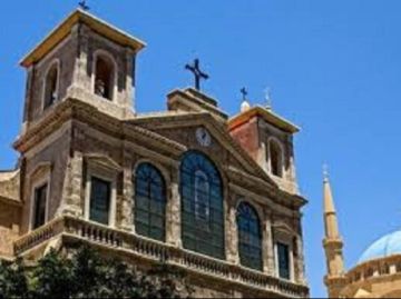 بدء توافد المشاركين بقداس عيد مار مارون إلى كاتدرائية مار جرجس المارونية في وسط بيروت