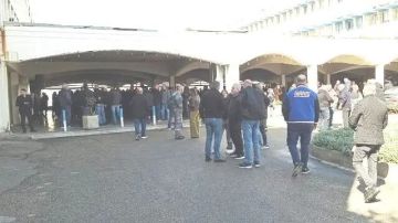 موظفو أوجيرو اعتصموا للمطالبة بحماية القطاع: حقوقنا خط أحمر ولم يعد لدينا ما نقدمه سوى ثباتنا في الميدان