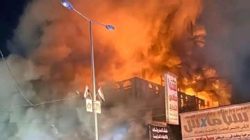 بالفيديو: حريق هائل في مركز تجاري كبير