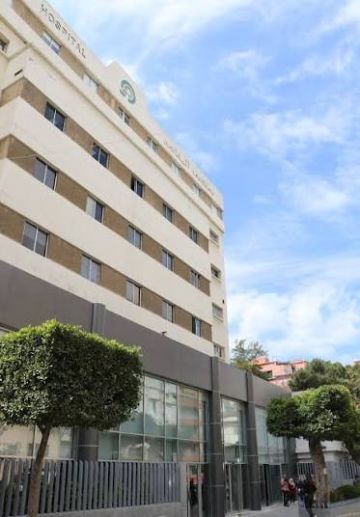 مستشفى المقاصد يحقق إنجازا طبيا جديدا في جراحة العمود الفقري المجهرية مستشفى المقاصد يحقق إنجازا طبيا جديدا في جراحة العمود الفقري المجهرية