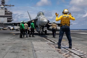 بالفيديو: إسرائيل تستقبل أكبر حاملة للطائرات الأميركية