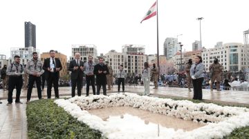 بالفيديو: الحجار يزور ضريح الحريري