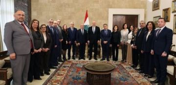 الرئيس عون تسلم من تجمع نقباء المهن الصحية مذكرة حول مكافحة منتحلي الصفة: أتابع ملفات الفساد شخصيا وأمن الدولة يقوم بجهود كبيرة