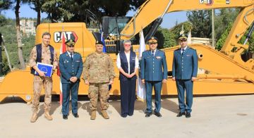 الجيش يتسلم آليات حفر هبة من الاتحاد الأوروبي