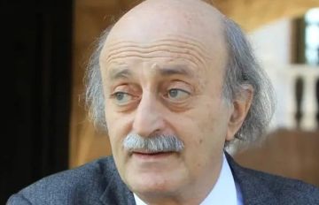 بعد التحية لأهل الجنوب.. جنبلاط يشيد بخطاب الحريري