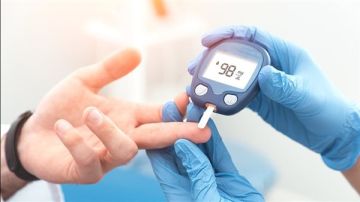 أطعمة شائعة تعزز مقاومة الإنسولين وتهدد بالسكري