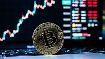 البيتكوين.. هبوط هو الأدنى منذ نيسان 2025