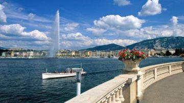 وكالة إنترفاكس وصول الوفد الروسي إلى جنيف للمشاركة في المحادثات الثلاثية مع كييف وواشنطن