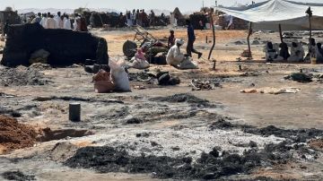 بالصور: تشرد المئات إثر حريق ضخم في مخيم للنازحين