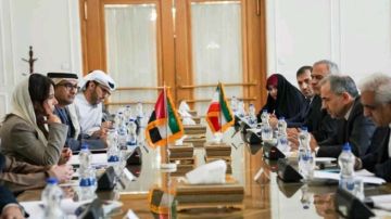 مشاورات سياسية بين الإمارات وإيران
