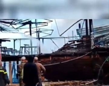 اندلاع حريق كبير في مركز للتدريب على الرياضات البحرية في البترون والدفاع المدني عمل على اخماده اندلاع حريق كبير في مركز للتدريب على الرياضات البحرية في البترون والدفاع المدني عمل على اخماده