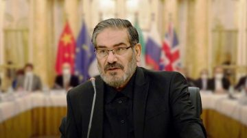 شمخاني: جاهزيتنا العسكرية عالية وأي مغامرة ضد إيران ستكلف غاليا شمخاني: جاهزيتنا العسكرية عالية وأي مغامرة ضد إيران ستكلف غاليا