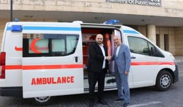 هبة عراقية.. ناصر الدين يسلم مستشفى بعلبك الحكومي سيارة إسعاف