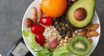 اليكم أفضل الأطعمة للمساعدة على استقرار مستويات السكر في الدم اليكم أفضل الأطعمة للمساعدة على استقرار مستويات السكر في الدم