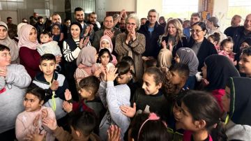 كرامي جالت في مراكز إيواء طرابلس: أولويتنا دعم النازحين كرامي جالت في مراكز إيواء طرابلس: أولويتنا دعم النازحين