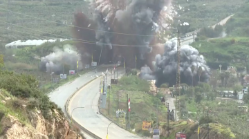 إسرائيل تنفذ وعيدها وتدمر جسر القاسمية في جنوب لبنان بغارة جوية عنيفة (فيديو)