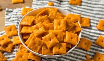 خبراء يحذرون: مقرمشات الجبن قد توازي الحلويات في تسوس الأسنان خبراء يحذرون: مقرمشات الجبن قد توازي الحلويات في تسوس الأسنان