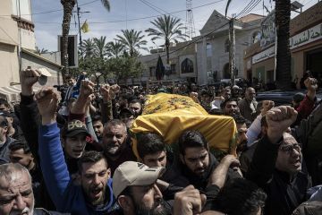 الجيش الإسرائيلي: استهدفنا عناصر من حزب الله متنكرين بزي مسعفين في جنوب لبنان