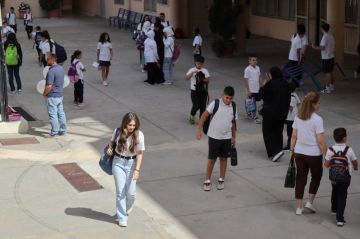 طلاب لبنان... مدارسهم للنزوح ومستقبلهم بيد الحرب طلاب لبنان... مدارسهم للنزوح ومستقبلهم بيد الحرب