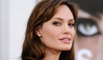 الموت يؤلم أنجلينا جولي: أيامه الأخيرة كانت هادئة ومليئة بالسلام الموت يؤلم أنجلينا جولي: أيامه الأخيرة كانت هادئة ومليئة بالسلام