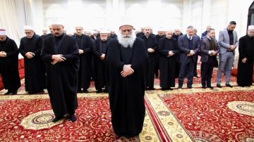 شيخ العقل في خطبة الفطر: لا خلاص من المحنة إلا بالتضامن الوطني شيخ العقل في خطبة الفطر: لا خلاص من المحنة إلا بالتضامن الوطني