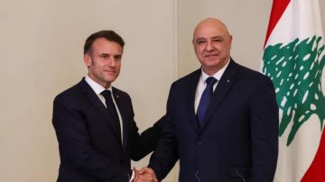 ماكرون للرئيس عون: سنزود القوات المسلحة اللبنانية بآليات نقل مدرعة ماكرون للرئيس عون: سنزود القوات المسلحة اللبنانية بآليات نقل مدرعة