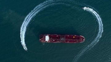 الحرس الثوري الإيراني يستهدف سفينتين لتجاهلهما التحذيرات في مضيق هرمز