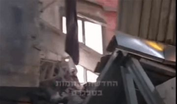 بالفيديو.. إصابات وانهيار جزئي لمبنى في إسرائيل